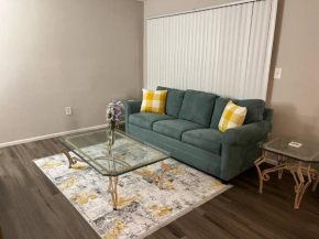 Cozy Retreat 1.8 Mi to Stadium
